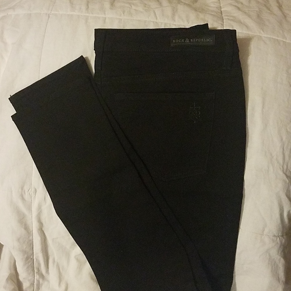 ROCK & REPUBLIC BLACK SKINNY JEANS NWOT